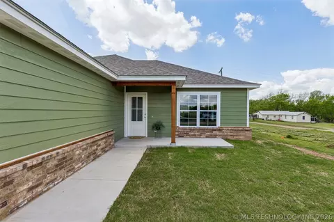 Exterior - 1019 N Central Ave, Cushing, OK 74023 photo 2 of 6