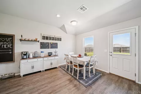 Dining - 23667 E 115th St S, Broken Arrow, OK 74014 photo 1 of 1