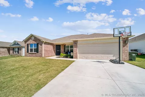 Exterior - 23667 E 115th St S, Broken Arrow, OK 74014 photo 2 of 3