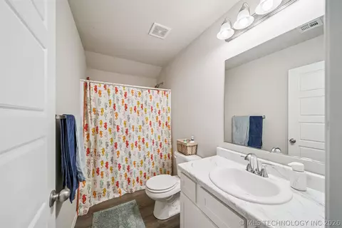 Bath - 23667 E 115th St S, Broken Arrow, OK 74014 photo 3 of 3