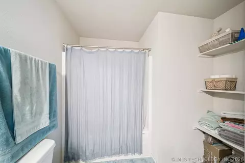 Bath - 23667 E 115th St S, Broken Arrow, OK 74014 photo 2 of 3