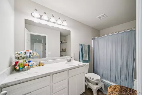 Bath - 23667 E 115th St S, Broken Arrow, OK 74014 photo 1 of 3