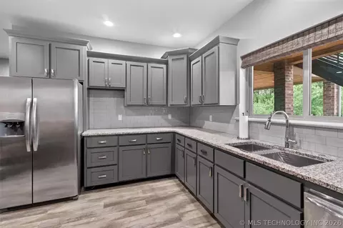 Kitchen - 116 Eagleview, Pryor, OK 74361 photo 7 of 7