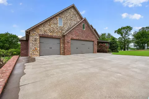 Exterior - 116 Eagleview, Pryor, OK 74361 photo 6 of 16