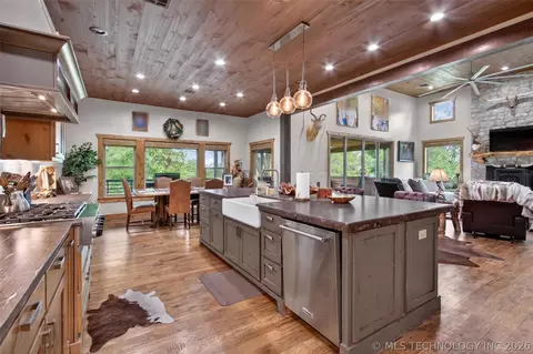 Kitchen - 116 Eagleview, Pryor, OK 74361 photo 4 of 7