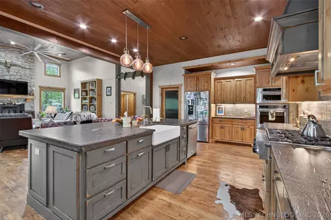 Kitchen - 116 Eagleview, Pryor, OK 74361 photo 2 of 7