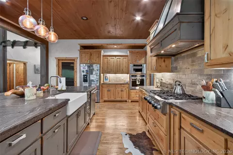 Kitchen - 116 Eagleview, Pryor, OK 74361 photo 3 of 7