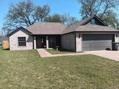 225 E Seminole Pl, Tulsa, OK 74110