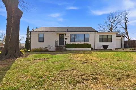 2446 S Gary Pl, Tulsa, OK 74114