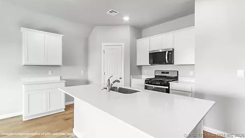 Kitchen - 8602 E Galveston St, Broken Arrow, OK 74014 photo 1 of 1