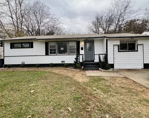 738 E 33rd St N, Tulsa, OK 74106
