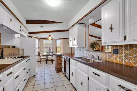 Kitchen - 115 Cornell, Durant, OK 74701 photo 1 of 3