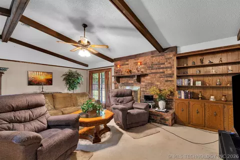 Living - 115 Cornell, Durant, OK 74701 photo 1 of 2