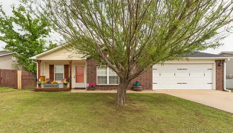 1108 W 23rd St, Claremore, OK 74017