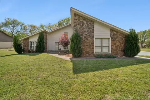 421 Timbercrest Rd, Catoosa, OK 74015