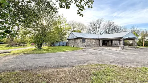 17371 N Bryant Rd, Tahlequah, OK 74464