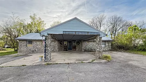 17371 N Bryant Rd, Tahlequah, OK 74464