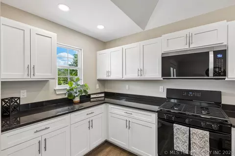 Kitchen - 107 W Vine St, Cushing, OK 74023 photo 3 of 3
