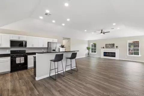 Other - 107 W Vine St, Cushing, OK 74023 photo 1 of 14