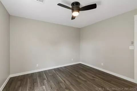 Bedroom - 107 W Vine St, Cushing, OK 74023 photo 6 of 6