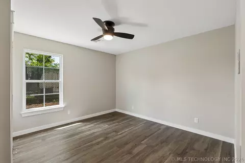 Bedroom - 107 W Vine St, Cushing, OK 74023 photo 4 of 6