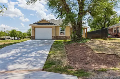 Exterior - 107 W Vine St, Cushing, OK 74023 photo 8 of 8