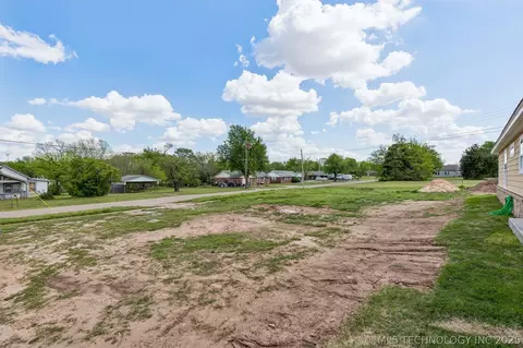 Exterior - 107 W Vine St, Cushing, OK 74023 photo 6 of 8