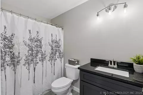 Bath - 107 W Vine St, Cushing, OK 74023 photo 6 of 6