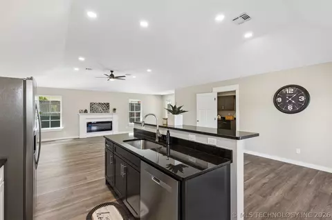 Other - 107 W Vine St, Cushing, OK 74023 photo 6 of 14