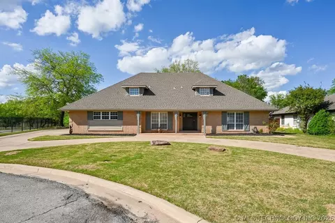 710 Meadowood Dr, Broken Arrow, OK 74011