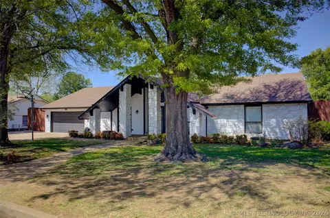 2527 W 68th Pl S, Tulsa, OK 74132