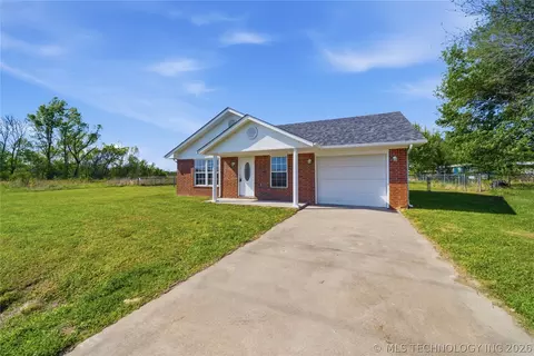 511 W Cemetery Rd, Oktaha, OK 74450