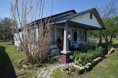 1 W Pine St, Stilwell, OK 74960