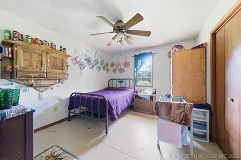 Bedroom - 439092 E 40 Rd, Welch, OK 74369 photo 6 of 7