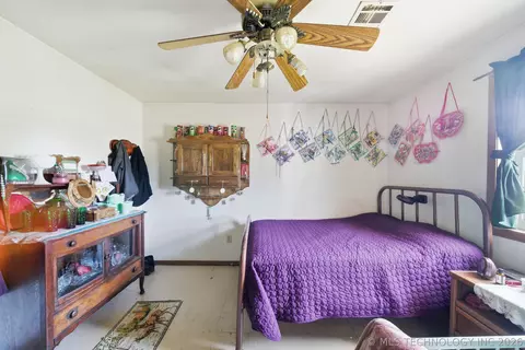 Bedroom - 439092 E 40 Rd, Welch, OK 74369 photo 7 of 7