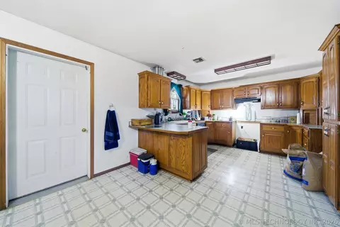 Kitchen - 439092 E 40 Rd, Welch, OK 74369 photo 1 of 3
