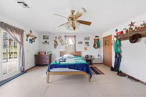 Bedroom - 439092 E 40 Rd, Welch, OK 74369 photo 3 of 7