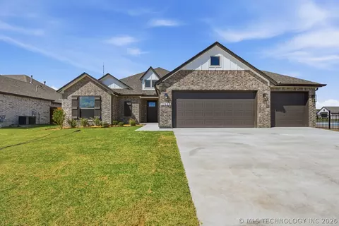 27613 E 108th Pl S, Coweta, OK 74429