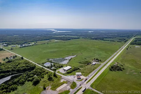 1 White Horn Cove Rd, Wagoner, OK 74467