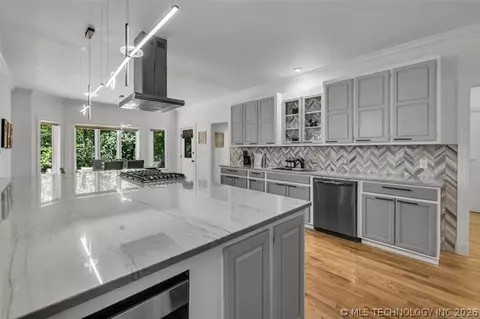 Kitchen - 3707 E 99th Pl, Tulsa, OK 74137 photo 9 of 11