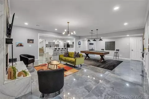 Living - 3707 E 99th Pl, Tulsa, OK 74137 photo 2 of 2