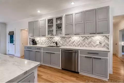 Kitchen - 3707 E 99th Pl, Tulsa, OK 74137 photo 2 of 11