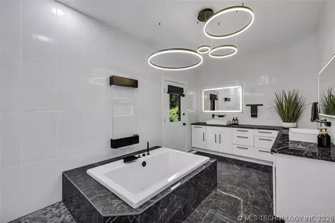 Bath - 3707 E 99th Pl, Tulsa, OK 74137 photo 9 of 11