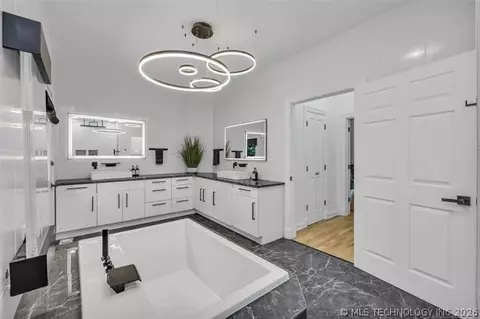 Bath - 3707 E 99th Pl, Tulsa, OK 74137 photo 8 of 11
