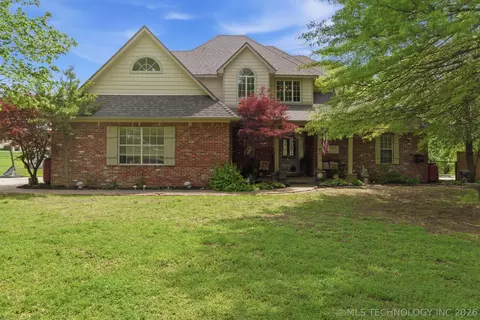 9952 E Shadowlake Dr, Claremore, OK 74017