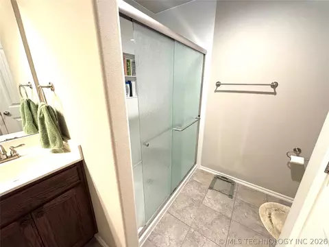 Bath - 31162 E 64th St S, Broken Arrow, OK 74014 photo 1 of 1