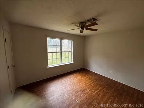 Bedroom - 153 Tigerfish Loop, Broken Bow, OK 74728 photo 2 of 5