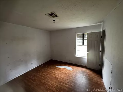 Bedroom - 153 Tigerfish Loop, Broken Bow, OK 74728 photo 3 of 5