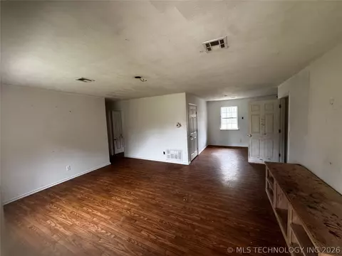 Living - 153 Tigerfish Loop, Broken Bow, OK 74728 photo 1 of 1