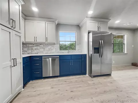 Kitchen - 1421 E 18th, Ada, OK 74820 photo 4 of 4